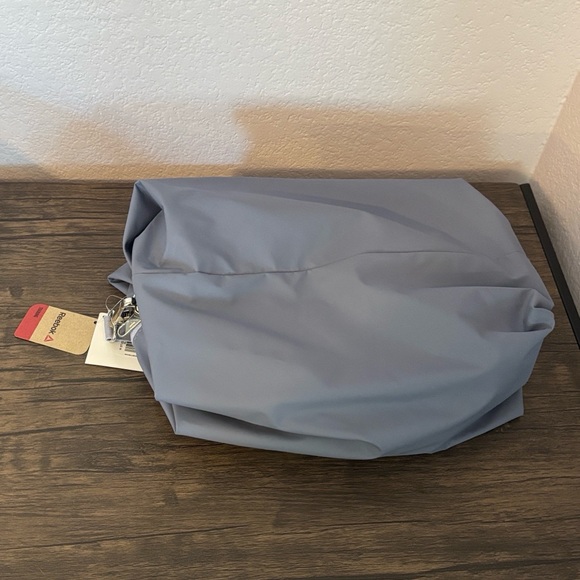 New Reebok bag - Picture 3 of 5